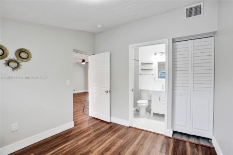 Casa en venta en Fort Lauderdale, Florida, 4 dormitorios, 131.55 m2 № 1931869 - foto 8