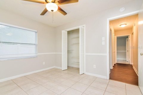 Casa en alquiler en Brandon, Florida, 4 dormitorios, 185.43 m2 № 1905070 - foto 12