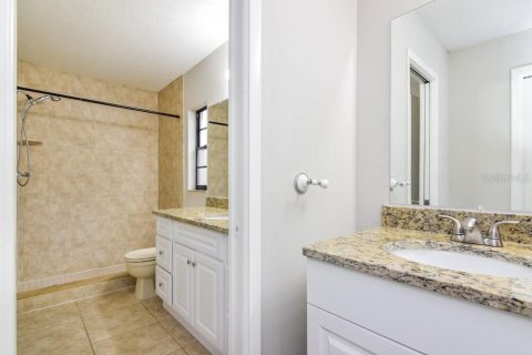 Casa en alquiler en Brandon, Florida, 4 dormitorios, 185.43 m2 № 1905070 - foto 11