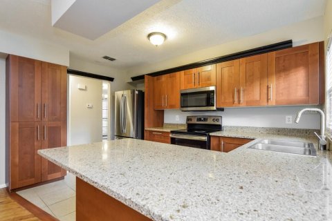 Casa en alquiler en Brandon, Florida, 4 dormitorios, 185.43 m2 № 1905070 - foto 7