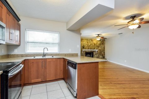 Casa en alquiler en Brandon, Florida, 4 dormitorios, 185.43 m2 № 1905070 - foto 8