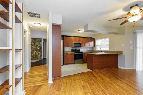Casa en alquiler en Brandon, Florida, 4 dormitorios, 185.43 m2 № 1905070 - foto 6
