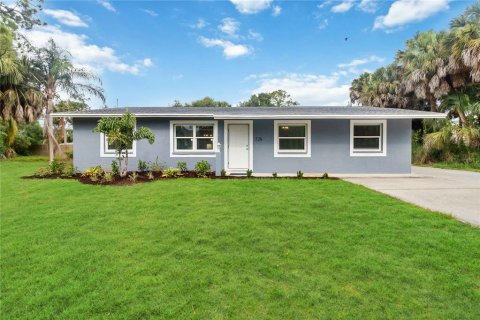 House in Venice, Florida 2 bedrooms, 139.35 sq.m. № 2097216 - photo 2