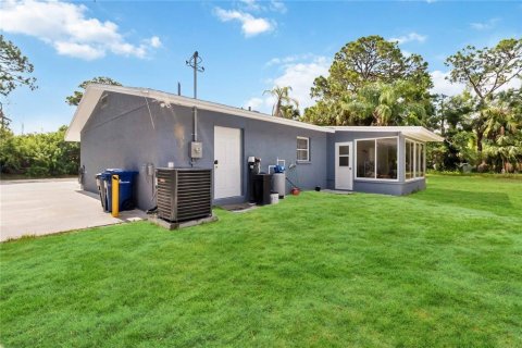 House in Venice, Florida 2 bedrooms, 139.35 sq.m. № 2097216 - photo 3