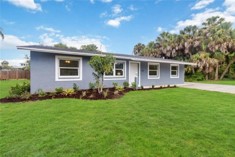 House in Venice, Florida 2 bedrooms, 139.35 sq.m. № 2097216