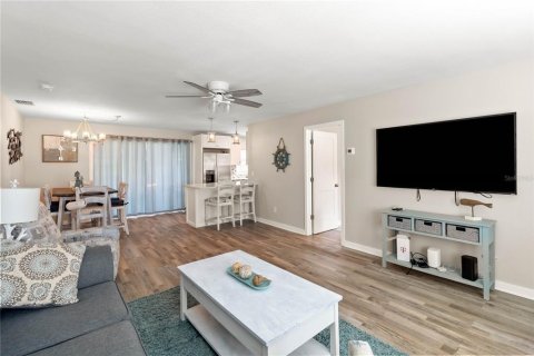 House in Venice, Florida 2 bedrooms, 139.35 sq.m. № 2097216 - photo 8