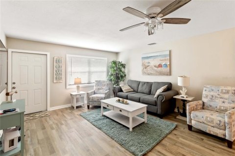 House in Venice, Florida 2 bedrooms, 139.35 sq.m. № 2097216 - photo 9