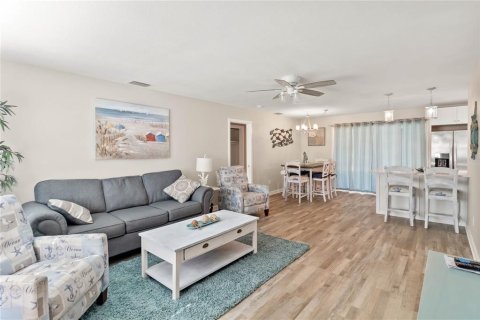 House in Venice, Florida 2 bedrooms, 139.35 sq.m. № 2097216 - photo 6