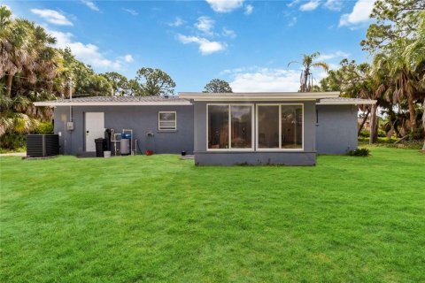House in Venice, Florida 2 bedrooms, 139.35 sq.m. № 2097216 - photo 26