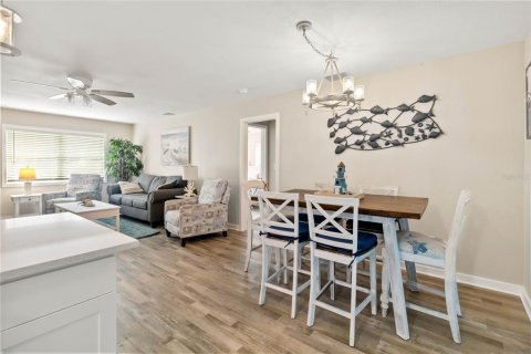 House in Venice, Florida 2 bedrooms, 139.35 sq.m. № 2097216 - photo 12