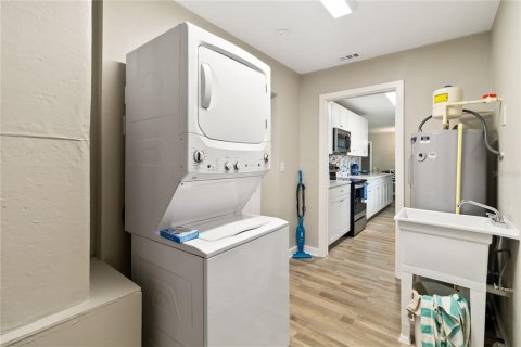 House in Venice, Florida 2 bedrooms, 139.35 sq.m. № 2097216 - photo 24