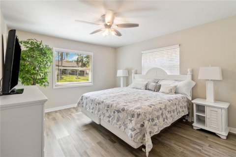 House in Venice, Florida 2 bedrooms, 139.35 sq.m. № 2097216 - photo 17