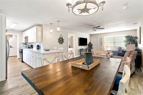 House in Venice, Florida 2 bedrooms, 139.35 sq.m. № 2097216 - photo 13