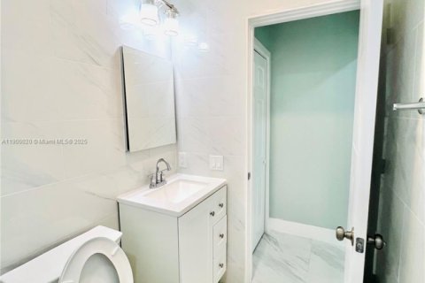 Commercial property in Miami, Florida 1 bedroom, 148.83 sq.m. № 1952630 - photo 7