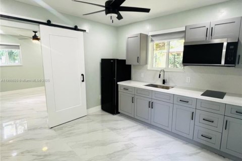 Commercial property in Miami, Florida 1 bedroom, 148.83 sq.m. № 1952630 - photo 10