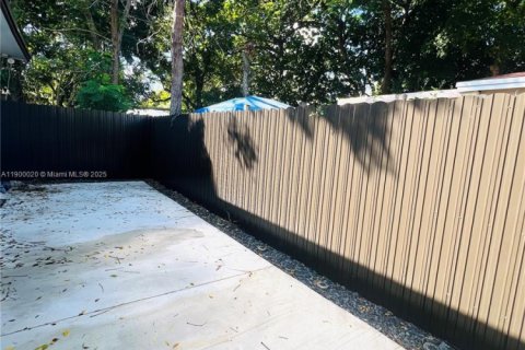 Commercial property in Miami, Florida 1 bedroom, 148.83 sq.m. № 1952630 - photo 14