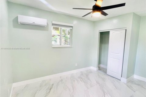 Commercial property in Miami, Florida 1 bedroom, 148.83 sq.m. № 1952630 - photo 3