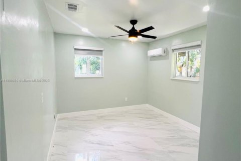 Commercial property in Miami, Florida 1 bedroom, 148.83 sq.m. № 1952630 - photo 6
