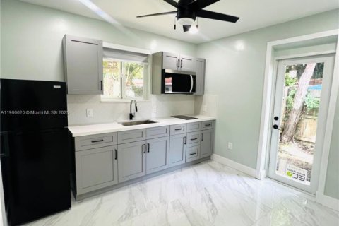 Commercial property in Miami, Florida 1 bedroom, 148.83 sq.m. № 1952630 - photo 8