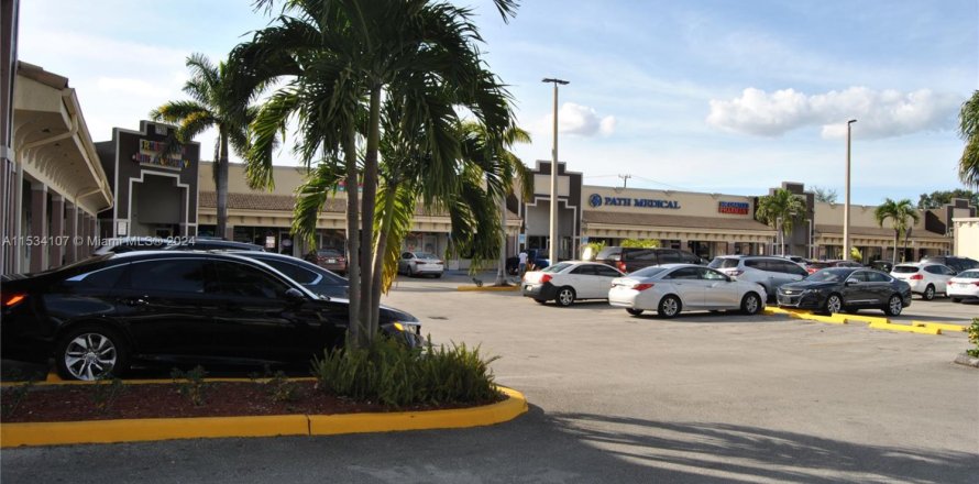 Magasin à Miami Gardens, Floride № 1011661