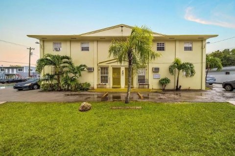 Villa ou maison à louer à Miami, Floride: 2 chambres, 271.27 m2 № 1889558 - photo 1