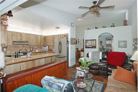 House in Miami, Florida 3 bedrooms, 238.2 sq.m. № 1715232 - photo 12