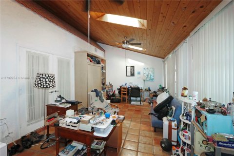 House in Miami, Florida 3 bedrooms, 238.2 sq.m. № 1715232 - photo 24