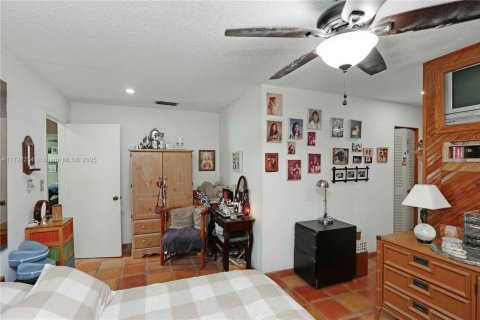House in Miami, Florida 3 bedrooms, 238.2 sq.m. № 1715232 - photo 17