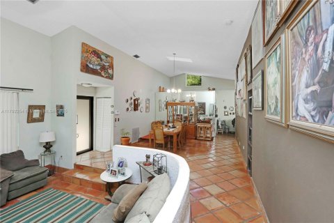 House in Miami, Florida 3 bedrooms, 238.2 sq.m. № 1715232 - photo 9