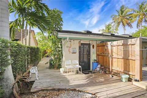 House in Miami, Florida 3 bedrooms, 238.2 sq.m. № 1715232 - photo 23