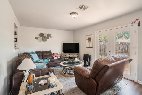 House in Tampa, Florida 3 bedrooms, 149.2 sq.m. № 2151072 - photo 15
