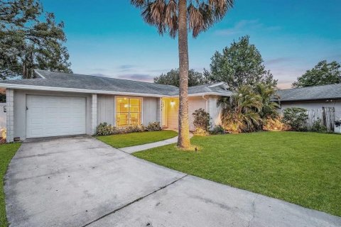 House in Tampa, Florida 3 bedrooms, 149.2 sq.m. № 2151072 - photo 2