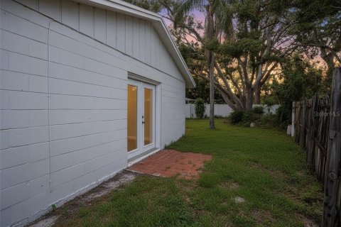 House in Tampa, Florida 3 bedrooms, 149.2 sq.m. № 2151072 - photo 25