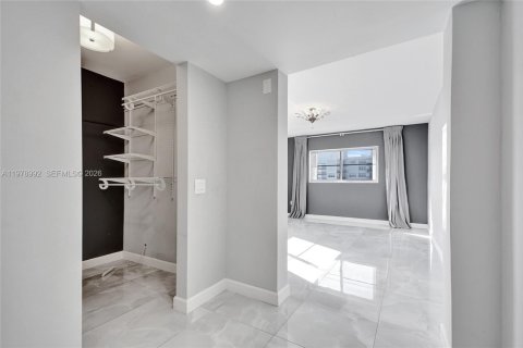 Купить кондоминиум в Бей-Харбор-Айлендс, Флорида 2 спальни, 144.46м2, № 2043520 - фото 23