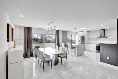 Купить кондоминиум в Бей-Харбор-Айлендс, Флорида 2 спальни, 144.46м2, № 2043520 - фото 16