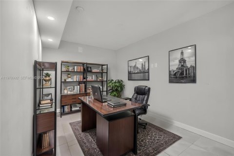 Купить кондоминиум в Бей-Харбор-Айлендс, Флорида 2 спальни, 144.46м2, № 2043520 - фото 11