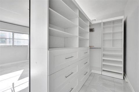 Купить кондоминиум в Бей-Харбор-Айлендс, Флорида 2 спальни, 144.46м2, № 2043520 - фото 26