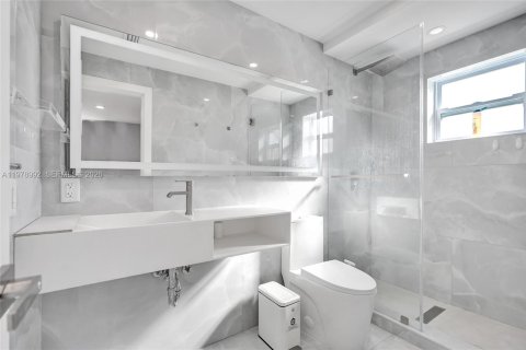 Купить кондоминиум в Бей-Харбор-Айлендс, Флорида 2 спальни, 144.46м2, № 2043520 - фото 7