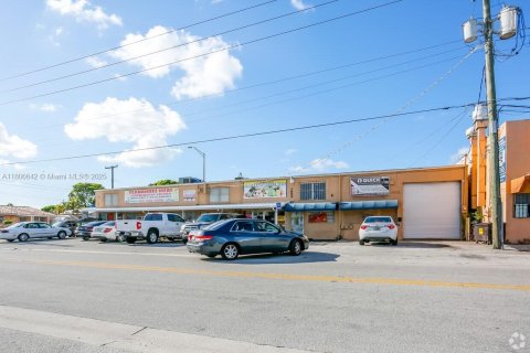 Immobilier commercial à Hialeah, Floride № 2023080