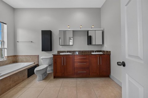 Adosado en venta en Wilton Manors, Florida, 4 dormitorios, 258.73 m2 № 2190255 - foto 15