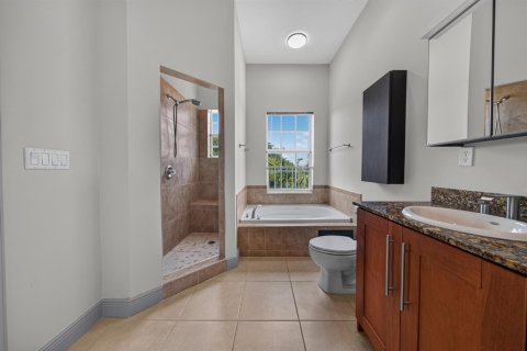 Adosado en venta en Wilton Manors, Florida, 4 dormitorios, 258.73 m2 № 2190255 - foto 16