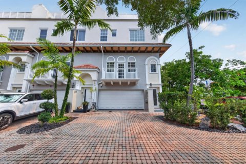 Adosado en venta en Wilton Manors, Florida, 4 dormitorios, 258.73 m2 № 2190255 - foto 2