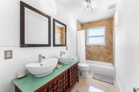 Villa ou maison à vendre à Hallandale Beach, Floride: 3 chambres, 228.73 m2 № 1935748 - photo 14
