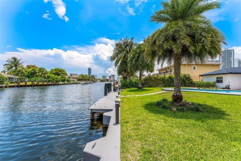 Villa ou maison à vendre à Hallandale Beach, Floride: 3 chambres, 228.73 m2 № 1935748 - photo 22