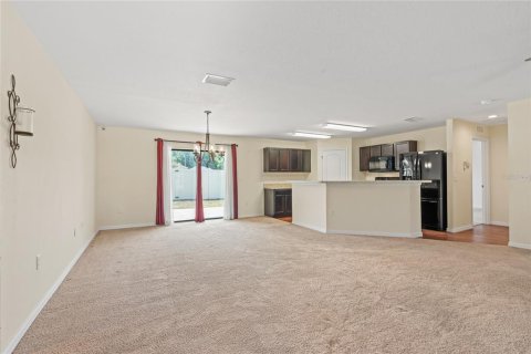 House in DeLand, Florida 3 bedrooms, 135.92 sq.m. № 1687233 - photo 5
