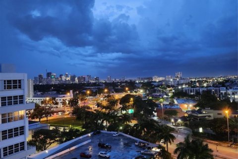 Condo in Fort Lauderdale, Florida, 2 bedrooms  № 1005350 - photo 1