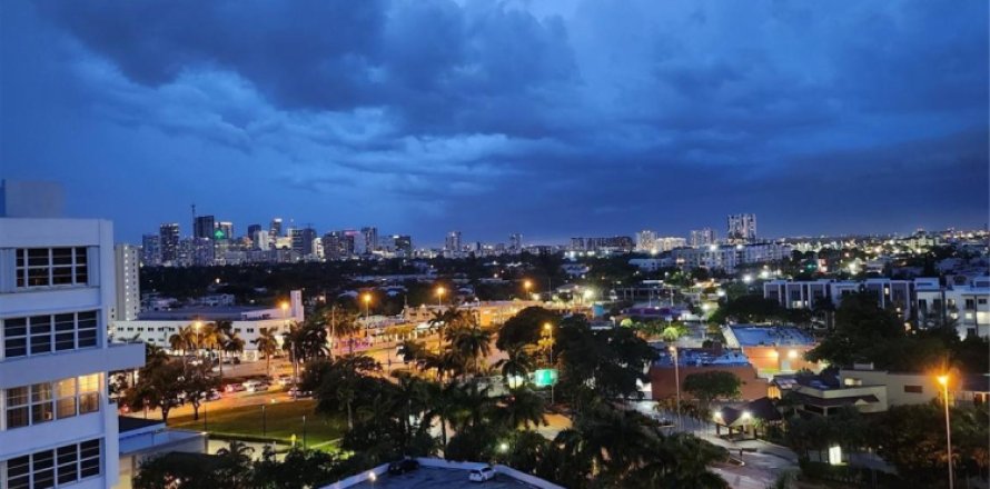 Condominio en Fort Lauderdale, Florida, 2 dormitorios № 1005350