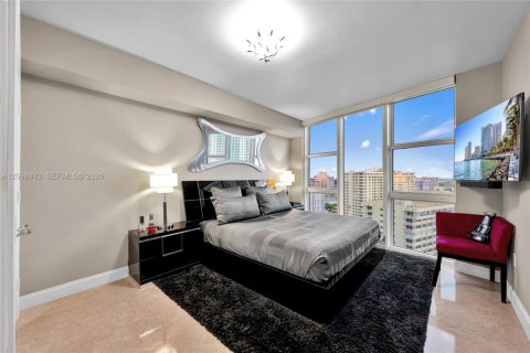 Condo in Hallandale Beach, Florida, 2 bedrooms № 2394463 - photo 21