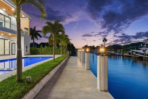 Villa ou maison à vendre à Lauderdale-by-the-Sea, Floride: 7 chambres, 555.09 m2 № 2306909 - photo 2