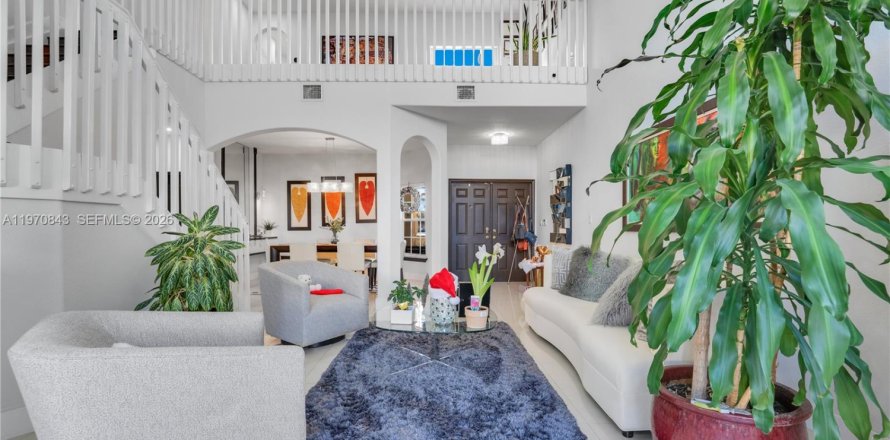 Townhouse in Doral, Florida 3 bedrooms, 211.45 sq.m. № 2031467